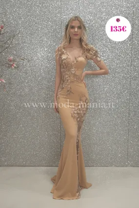 Abito lungo beige a sirena Chanttal con inserto in tulle floreale ricamato rosa