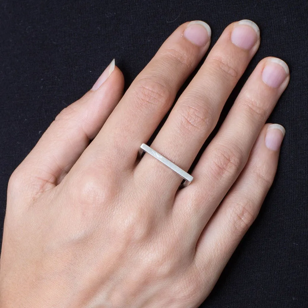 B 216 - Slim Square Ring