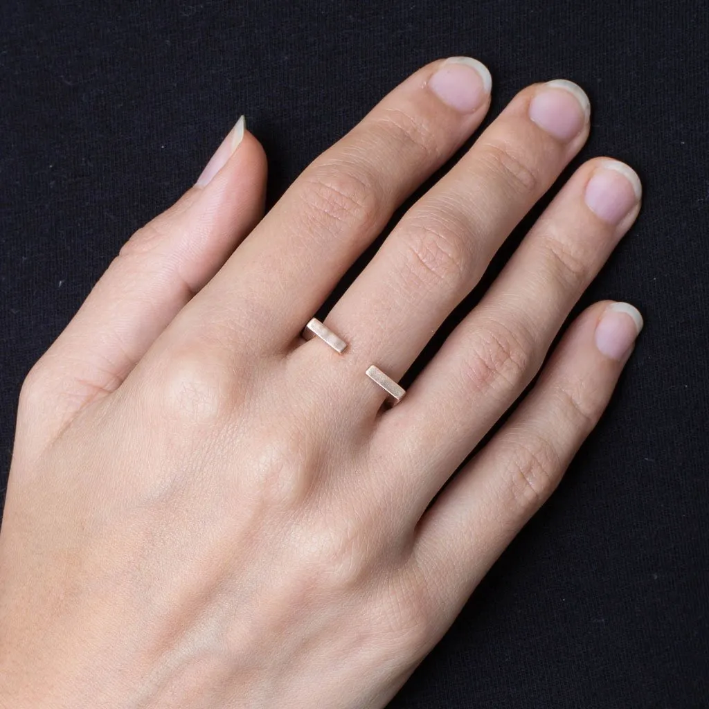 B 216 - Slim Square Ring