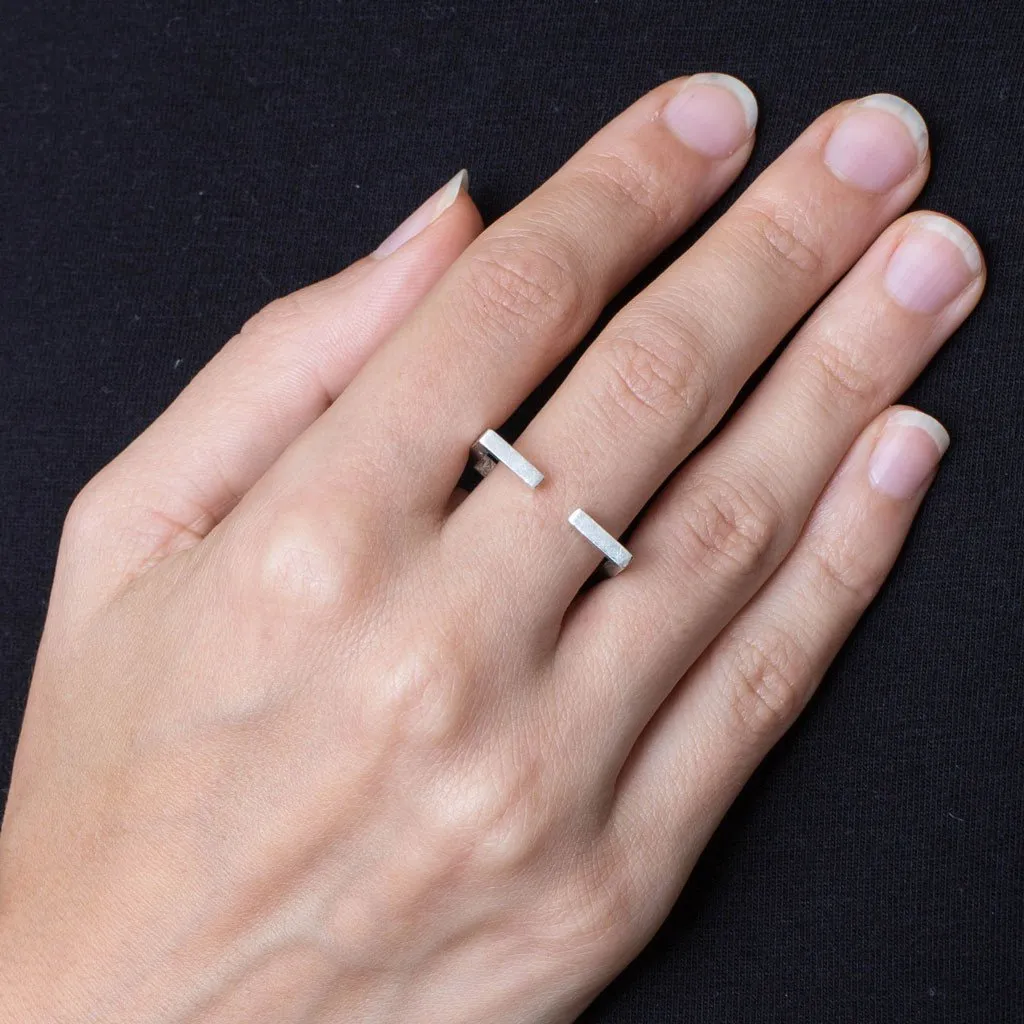 B 216 - Slim Square Ring