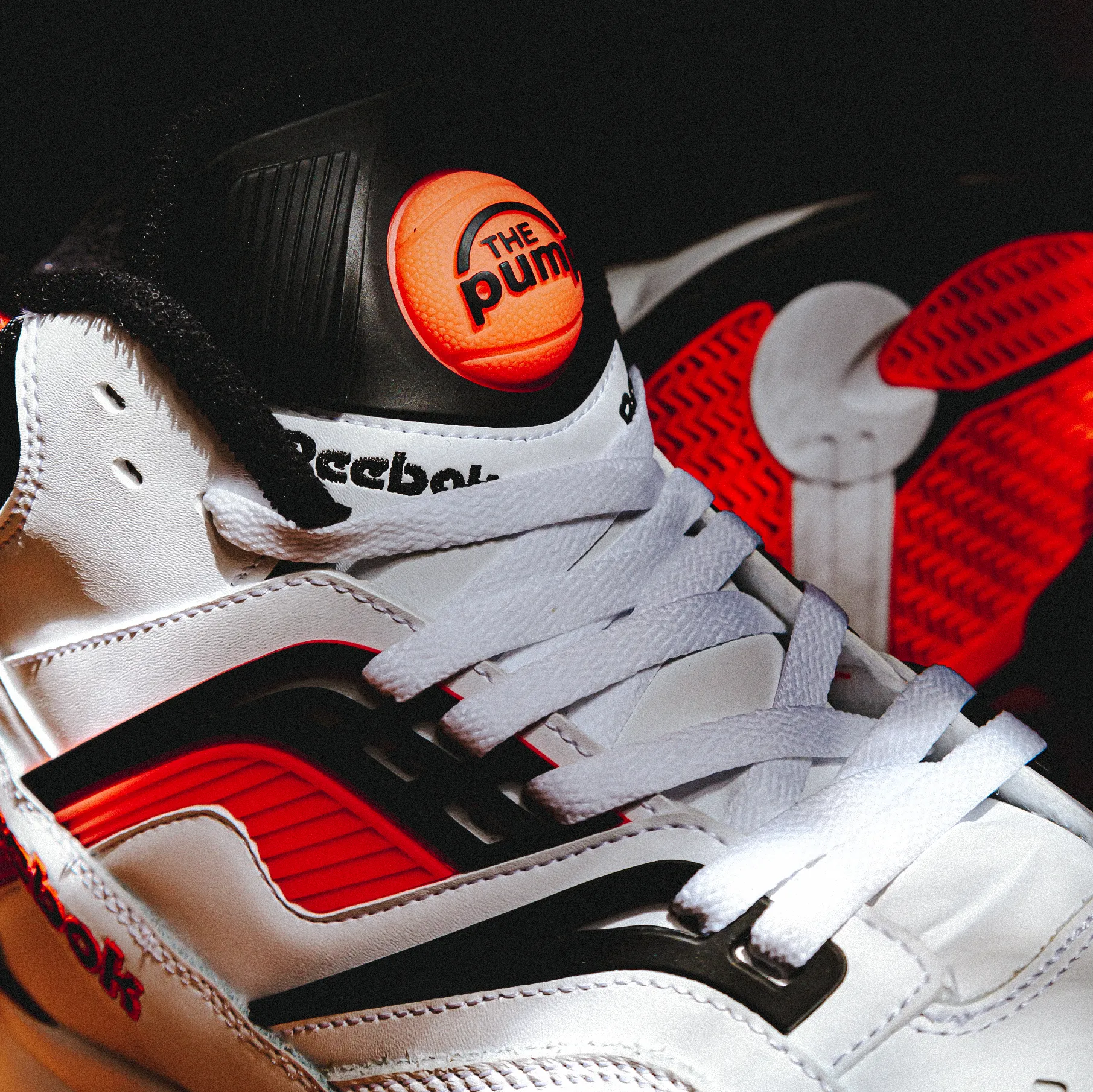 Reebok Twilight Zone Pump "Neon Cherry" HQ8802